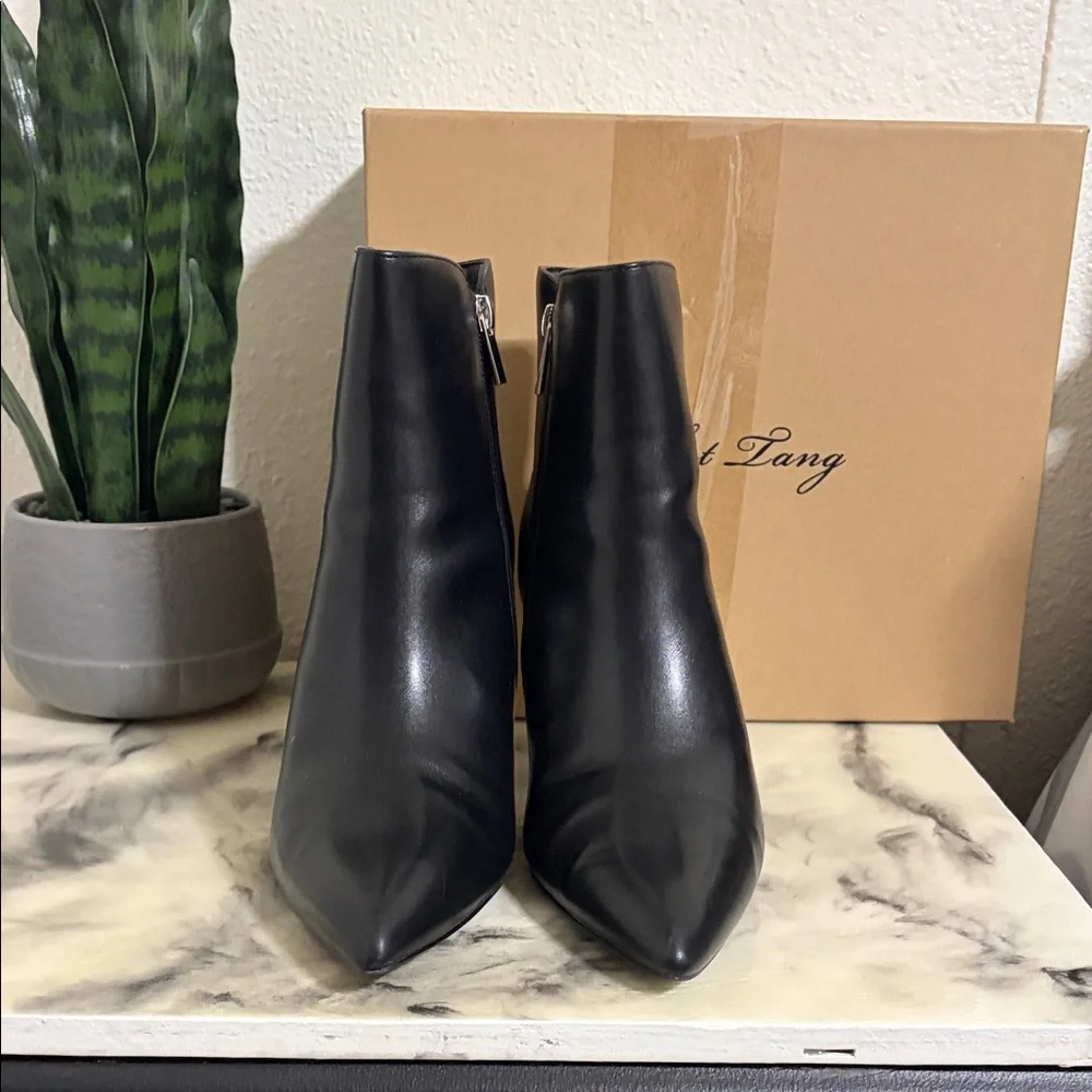 Women's Black Pointed-Toe Zip Ankle Booties - Picture 2 of 10